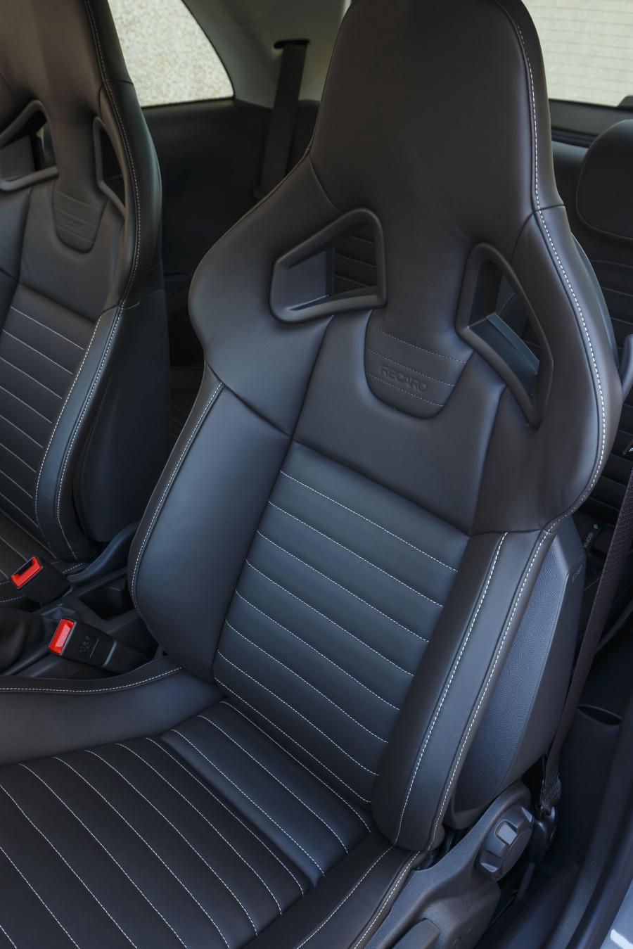  Vauxhall Adam Grand Slam 2015 года  (фото 15 из 23)